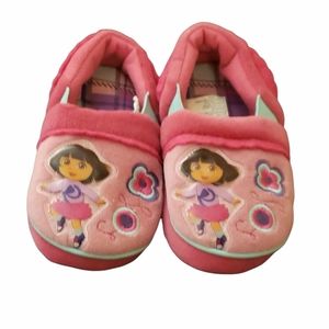 Nwot Dora the explora slippers